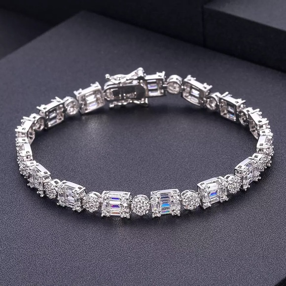 Jewelry - NIB Diamond 18kt White gold Tennis Bracelet